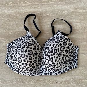 Victoria’s Secret bra in 36D, soft wire on the side in playful  cheetah print